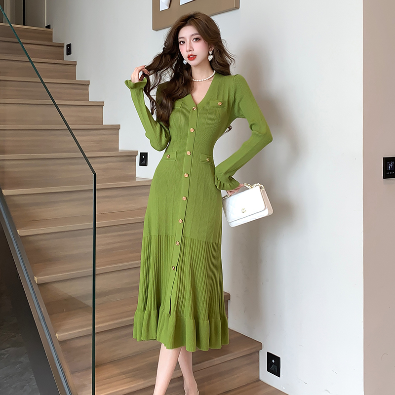 2025 Autumn Winter French Vintage Ruffled Single-Breasted V-Neck Mermaid Knit Dress - Image 4