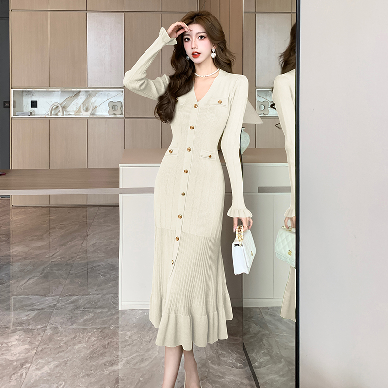 2025 Autumn Winter French Vintage Ruffled Single-Breasted V-Neck Mermaid Knit Dress - Image 2