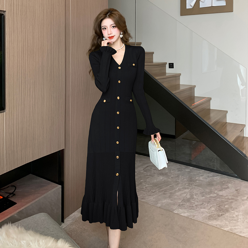 2025 Autumn Winter French Vintage Ruffled Single-Breasted V-Neck Mermaid Knit Dress - Image 3