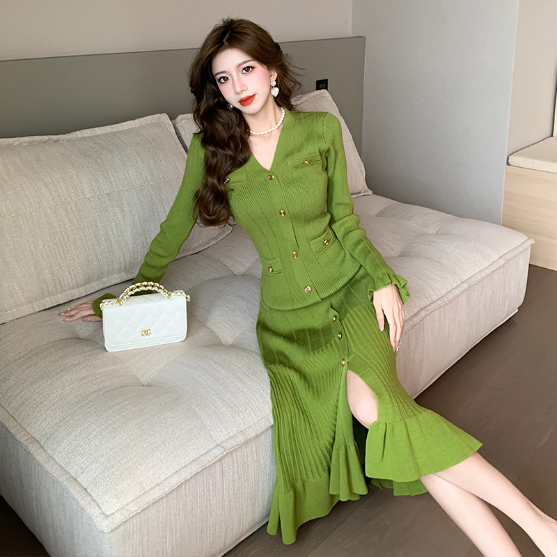 2025 Autumn Winter French Vintage Ruffled Single-Breasted V-Neck Mermaid Knit Dress