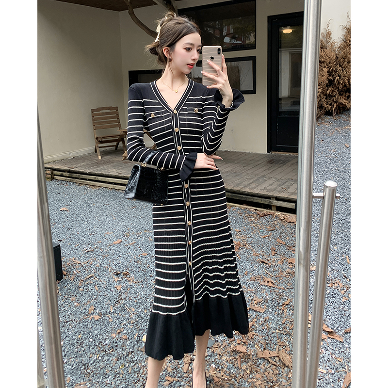2025 Autumn Winter V-Neck Striped Knit Midi Dress with Ruffle Trim - Image 3