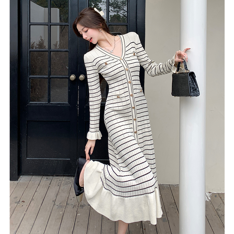 2025 Autumn Winter V-Neck Striped Knit Midi Dress with Ruffle Trim - Image 5