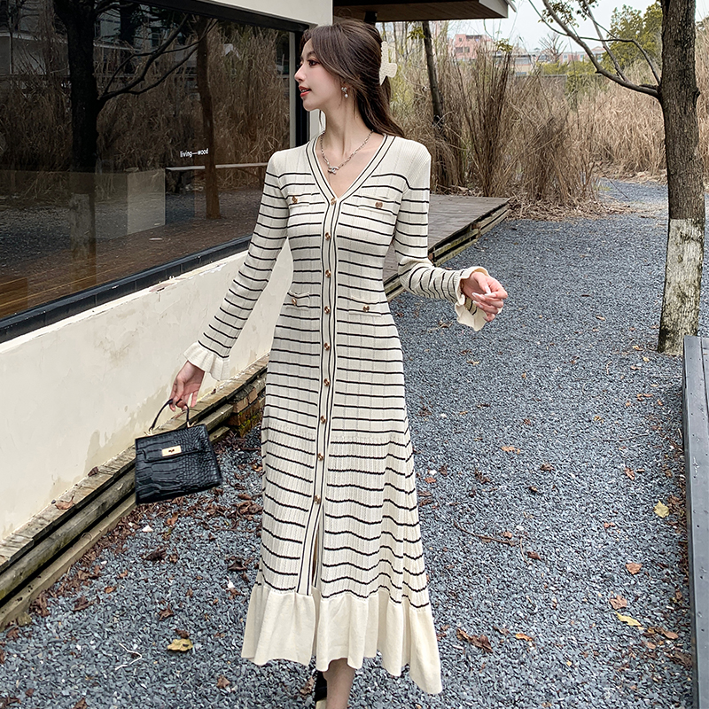 2025 Autumn Winter V-Neck Striped Knit Midi Dress with Ruffle Trim - Image 4