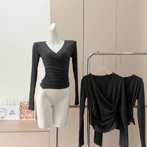 CHICYOU Slim Fit Cross V-Neck Ruched Waist Long Sleeve Knit Top