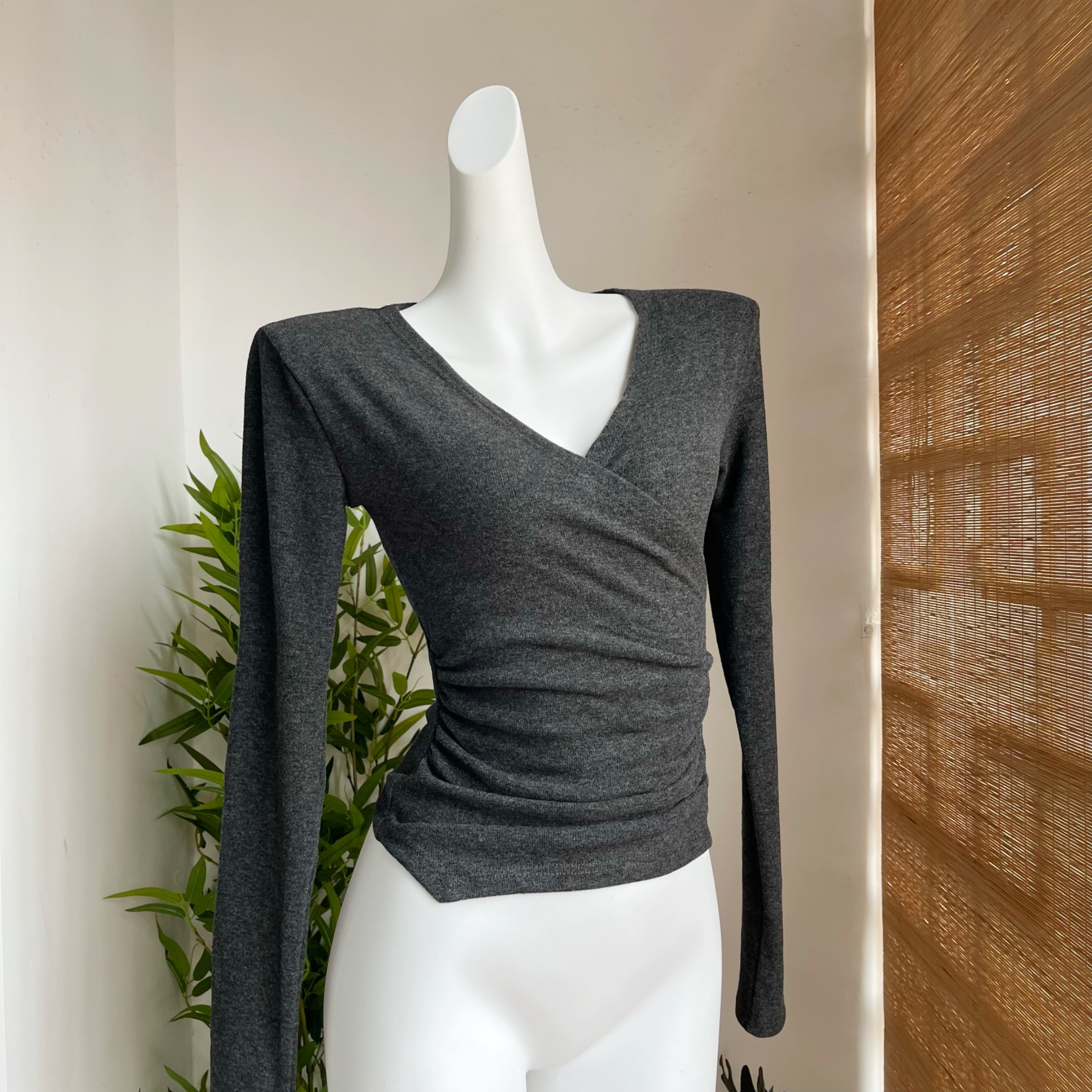 CHICYOU Slim Fit Cross V-Neck Ruched Waist Long Sleeve Knit Top - Image 4