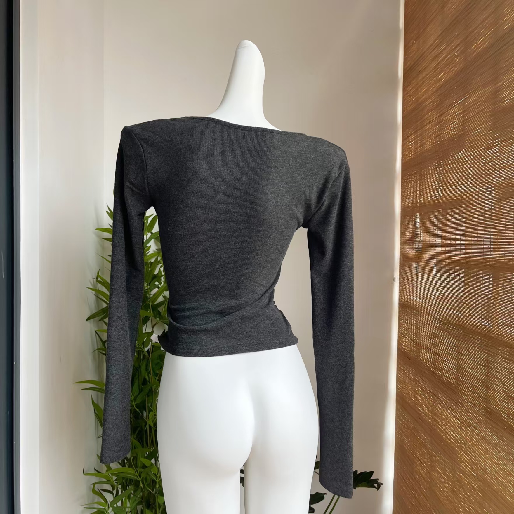 CHICYOU Slim Fit Cross V-Neck Ruched Waist Long Sleeve Knit Top - Image 5