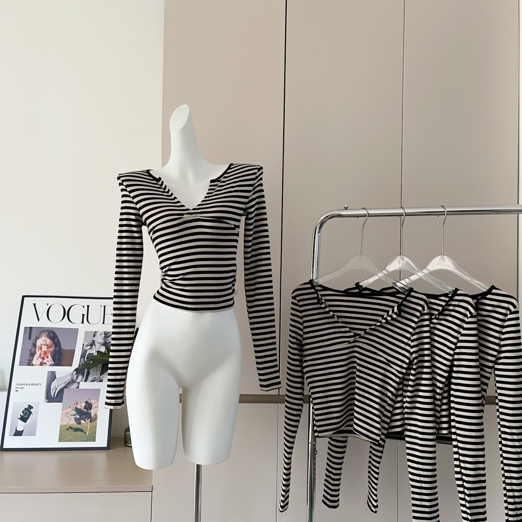 Retro Black and White Striped Slim Fit Long Sleeve Deep V Neck T Shirt for Women