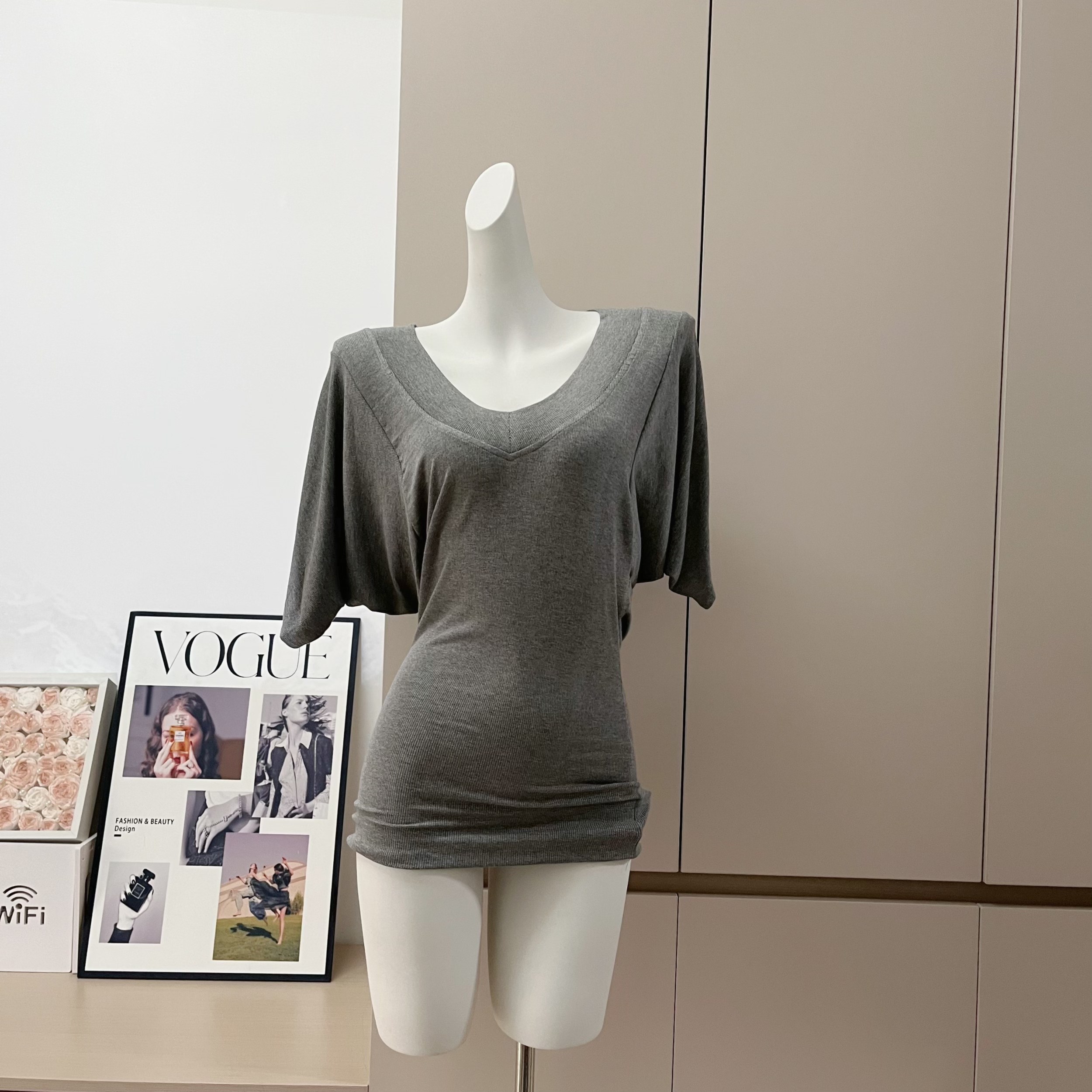 Lazy Loose V-Neck Short Sleeve T-Shirt Women 2025 Spring Gray Casual Basic Top - Image 3