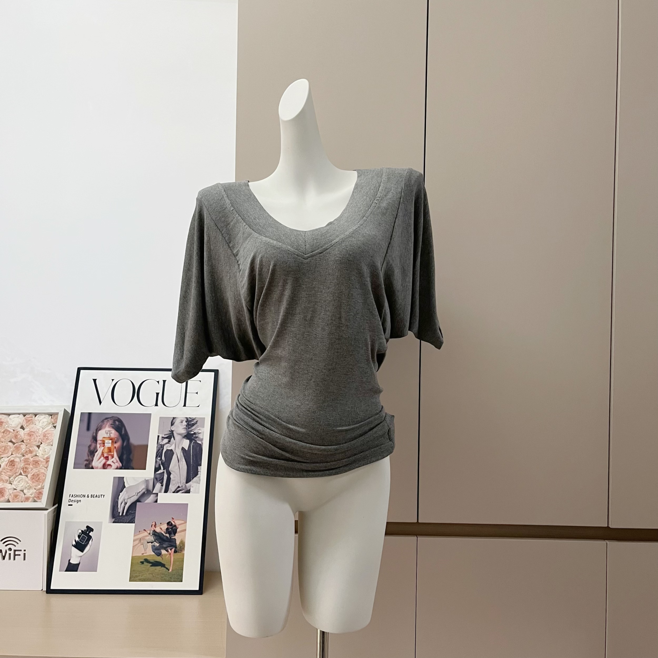 Lazy Loose V-Neck Short Sleeve T-Shirt Women 2025 Spring Gray Casual Basic Top - Image 4